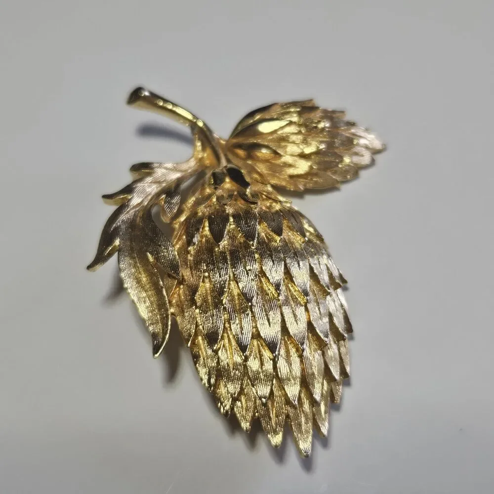 Vintage Gold Tone Thistle Botanical Flower Brooch